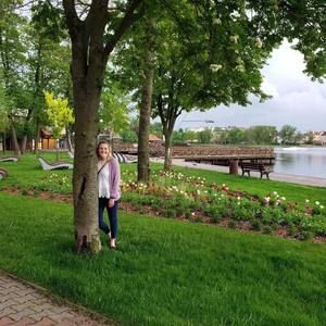 Meet your Posher, April